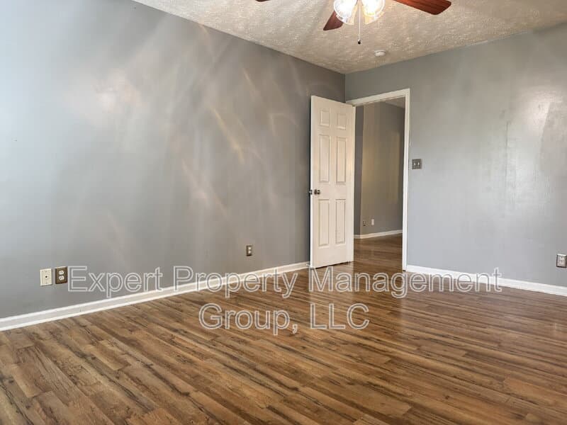 Raeford House: 162 Cavalier Dr