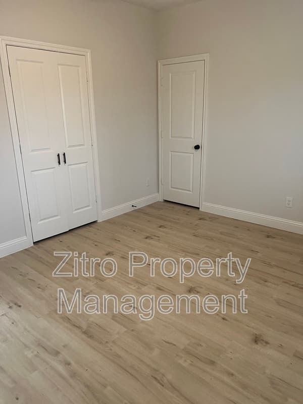 Fort Worth House: 4443 Wayside Ave