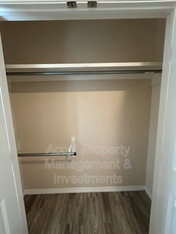 Alton House: 1008 W La Pointe
