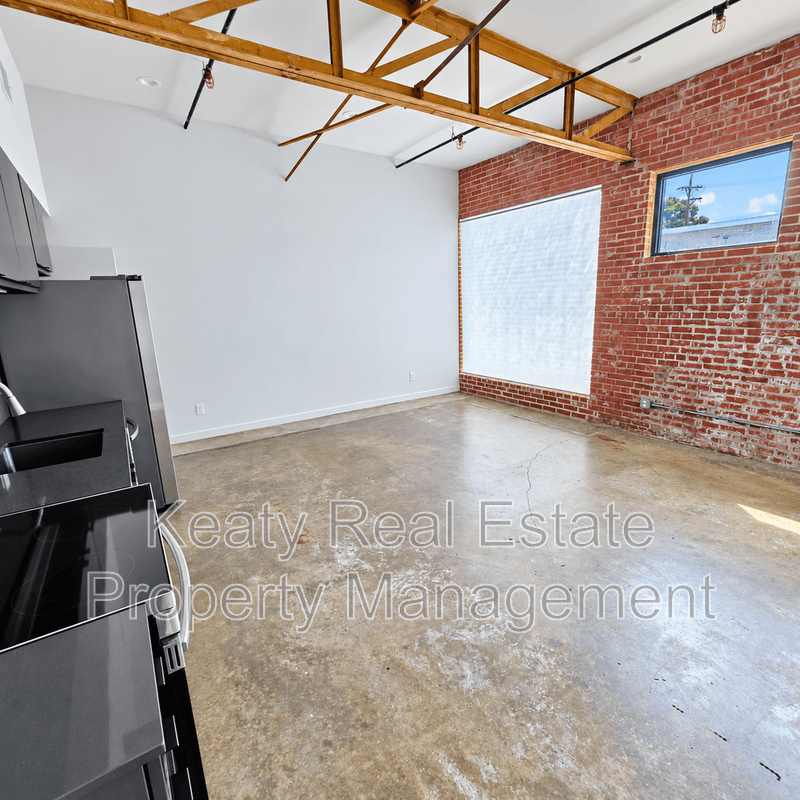 Lafayette House: 136 E Cypress St