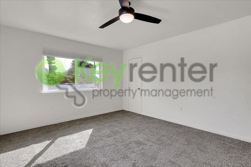Sacramento House: 2714 San Fernando Way