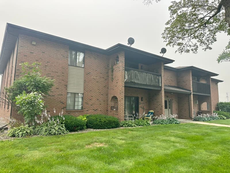 Seymour Condo: 230 Robbins Street - 6