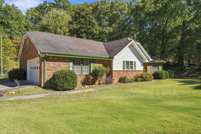 Gainesville House: 1028 Holly Drive