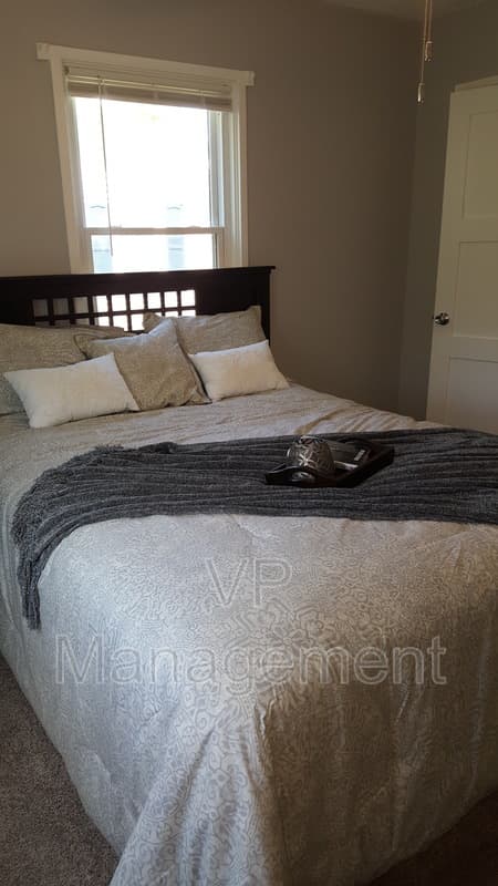 Davenport House: 2707 W 69th st