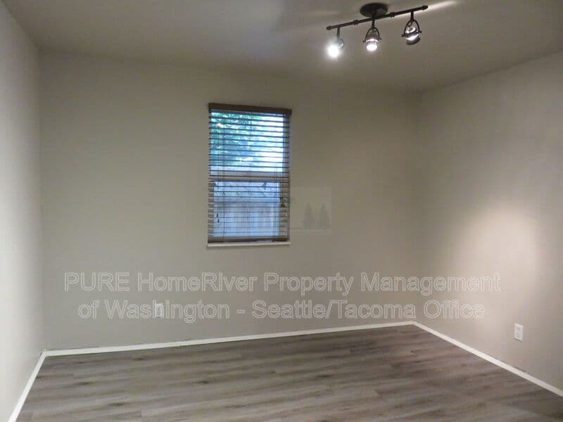 Lakewood House: 15301 Portland Avenue SW