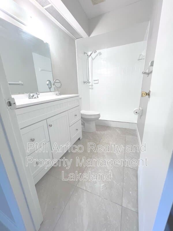 Bartow Condo: 265 Fleetwood Ave