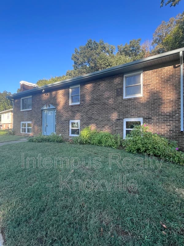 Knoxville House: 10917 Sonja Dr