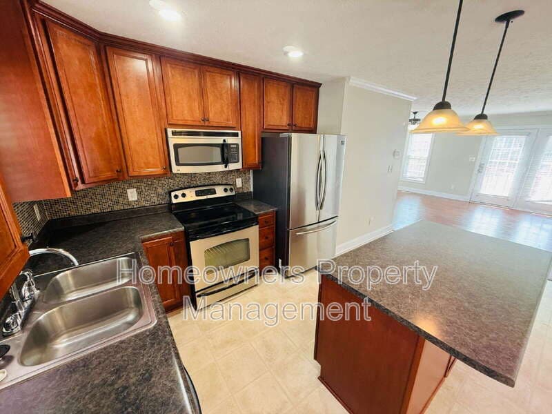 Hope Mills House: 5802 Kessinger Ct