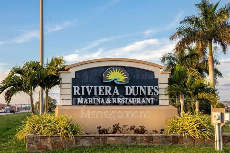 Palmetto House: 611 Riviera Dunes Way