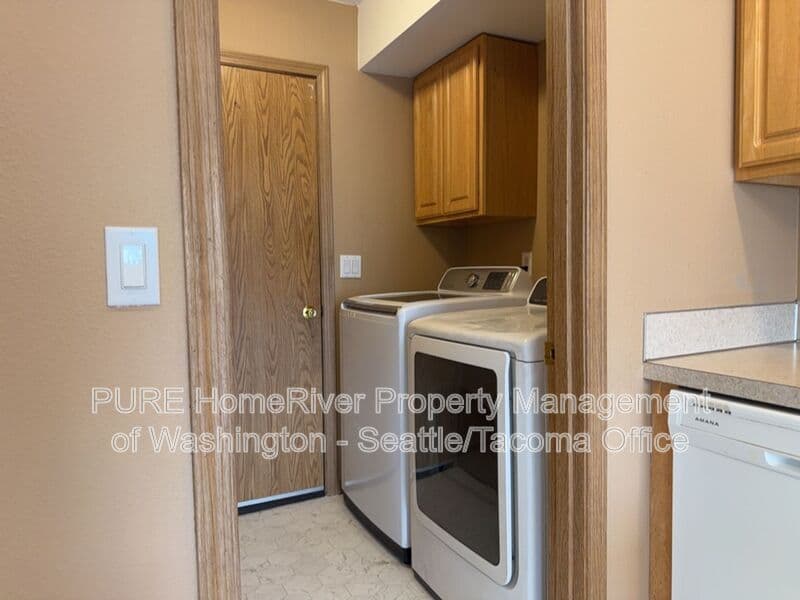 Tacoma House: 126 131st St E