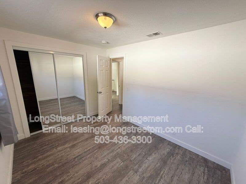 Salem House: 758 Browning Ave S