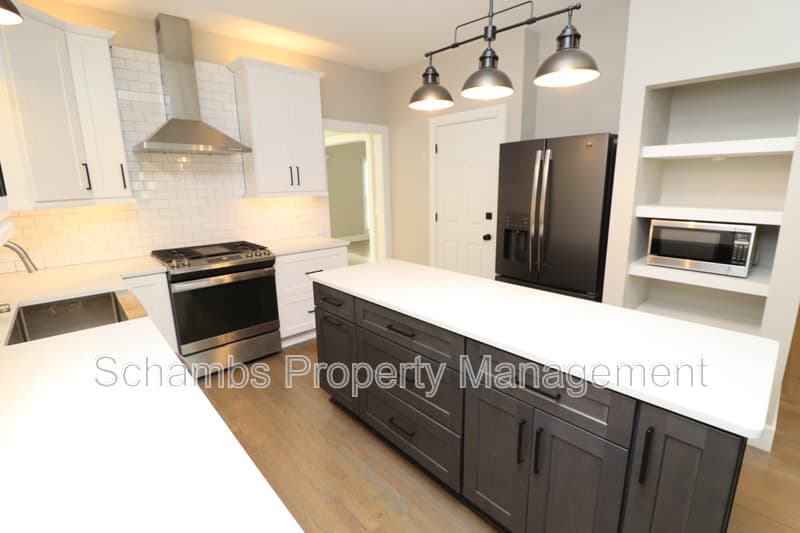 Cary House: 106 Kensbury Cir