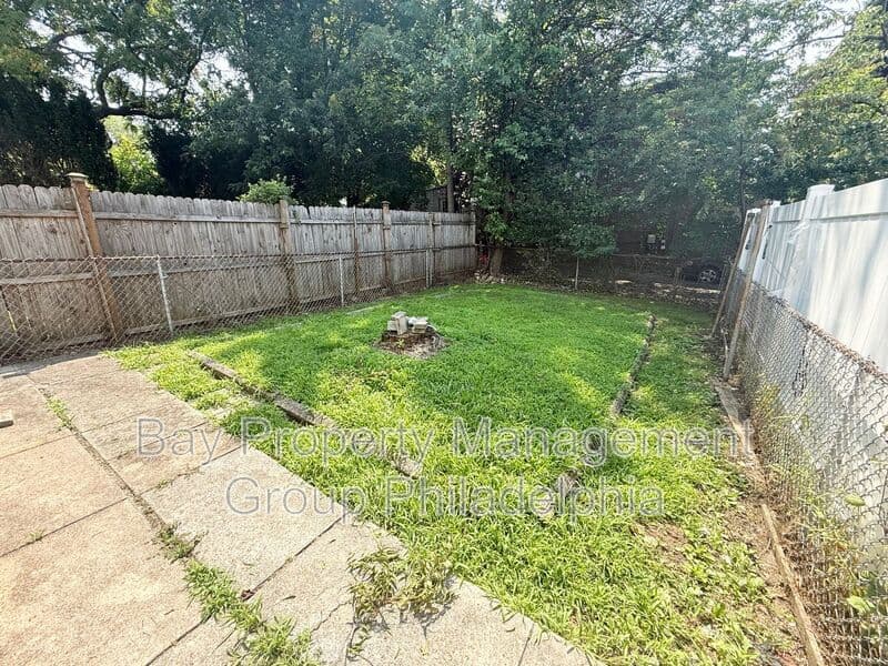 Collingdale House: 242 Pusey Ave