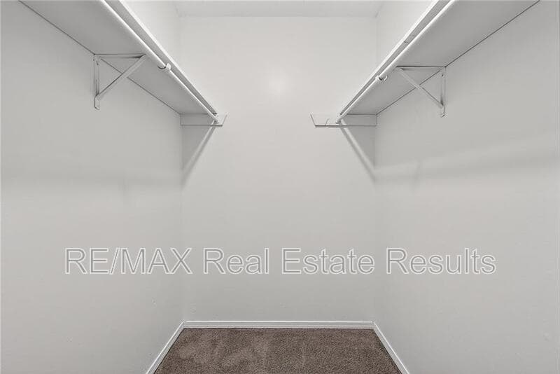 Fayetteville House: 4418 W Acoma St