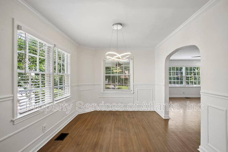 Atlanta House: 1649 Beecher St SW