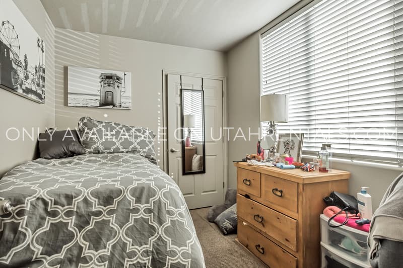 Provo House: 843 E 620 N