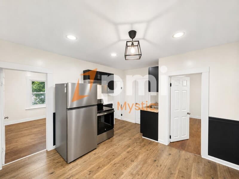 Meriden Condo: 135 Willow Street