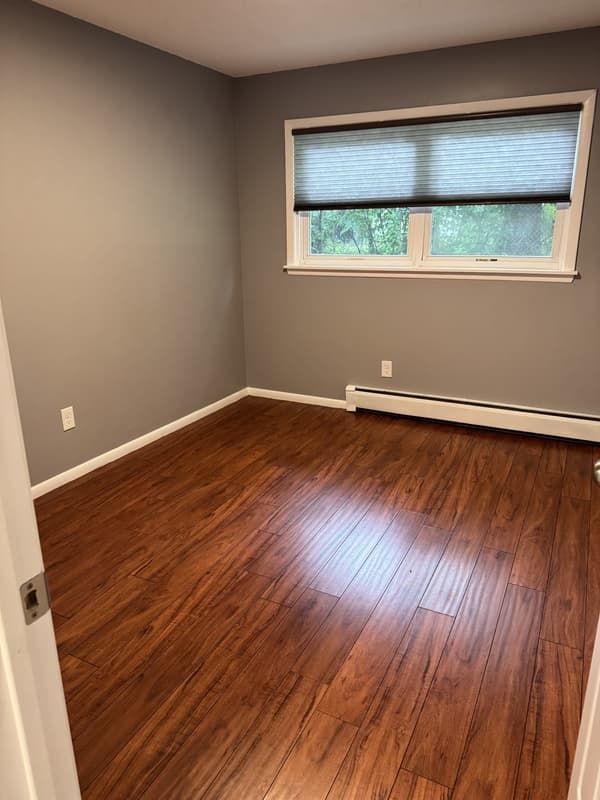 Monticello Condo: 705 E 3rd St #4