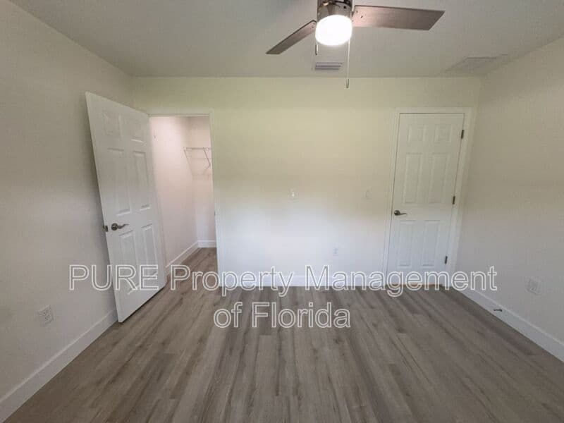 Ocala House: 11165 NW 7th Street