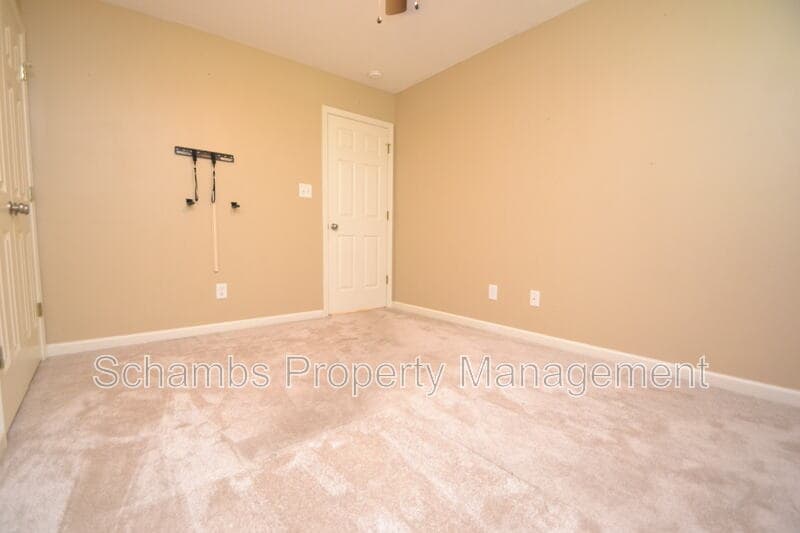 Raleigh House: 5909 Royal Coach Ct