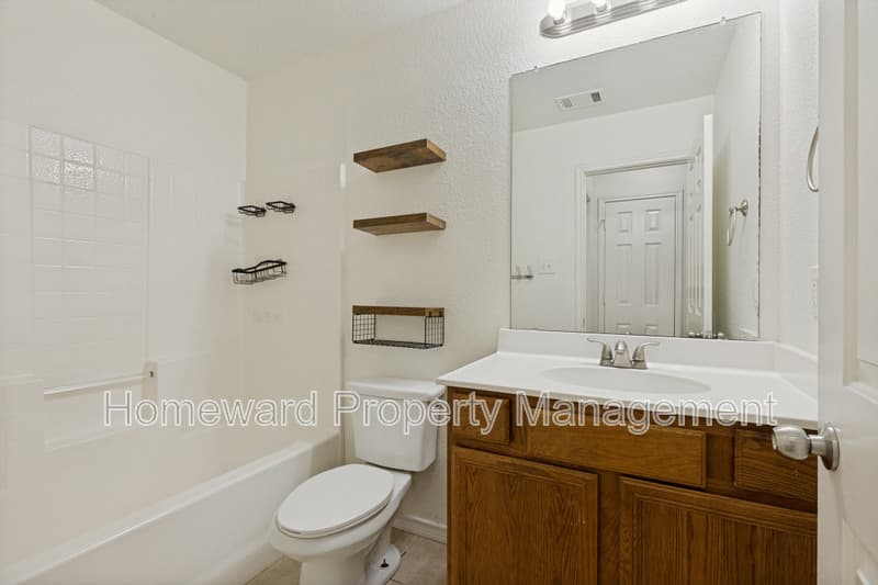 Haslet House: 900 San Felipe Trail