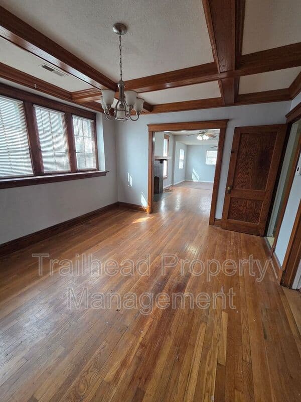 Kansas City House: 219 N Monroe