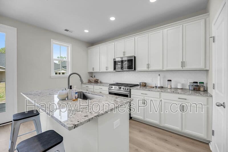 North Charleston House: 8713 Revival Road