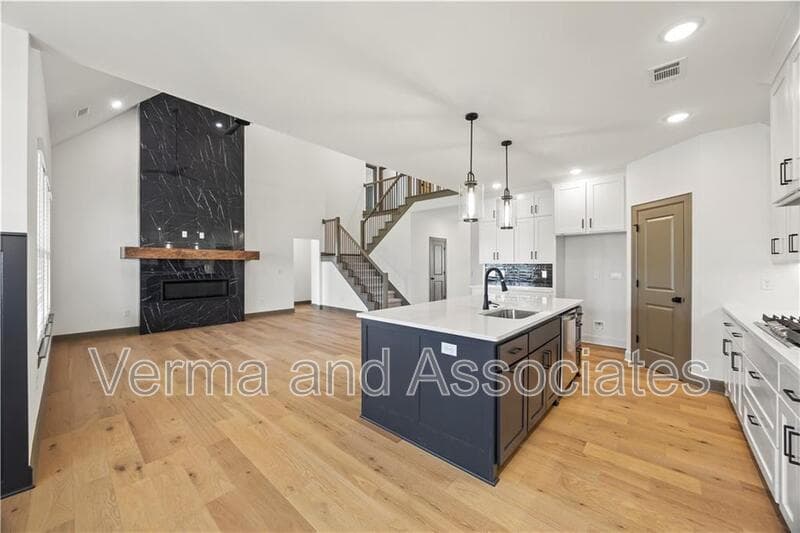 Centerton House: 1241 Mammoth St