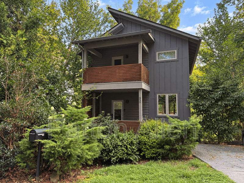 Asheville House: 92 Hibriten Dr