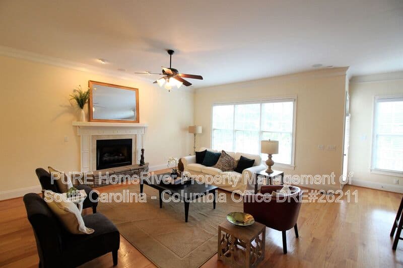 Columbia House: 395 Highland Point Drive