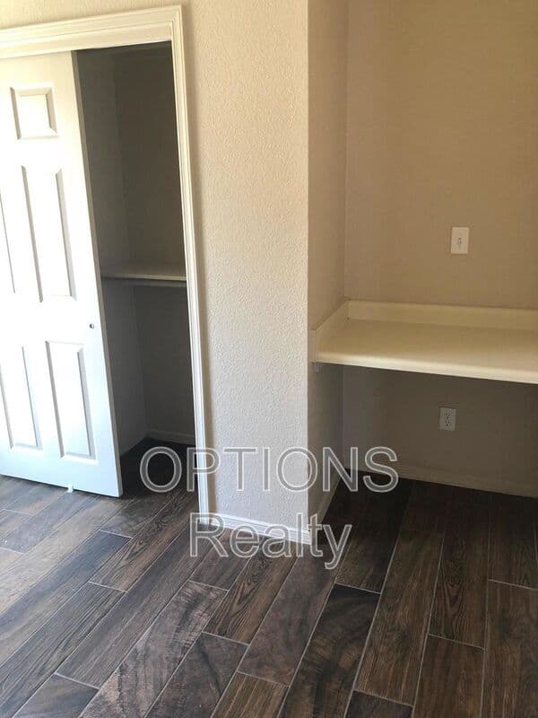 El Paso House: 8944 Herbert B