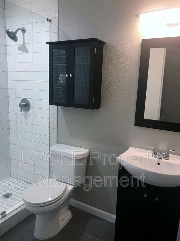 Fort Worth House: 2726 McCart Ave