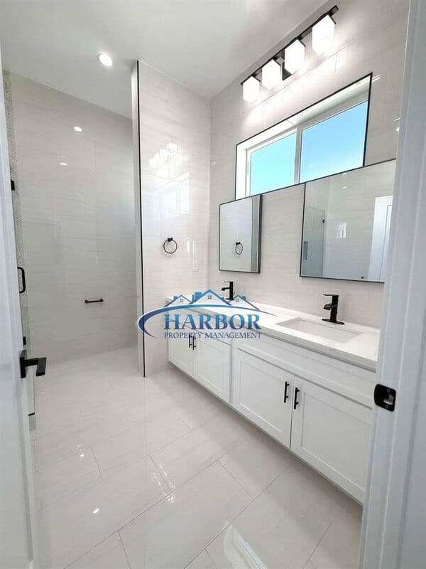 Torrance House: 2126 W 238th Street