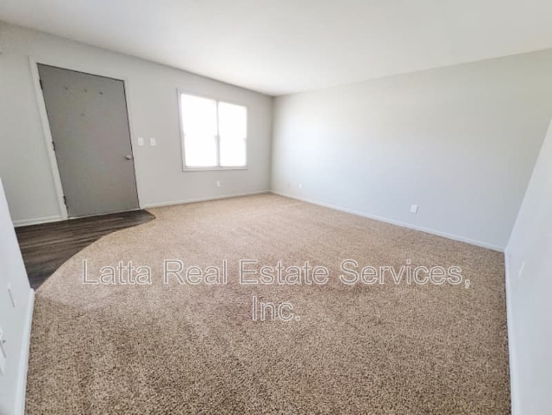 Higginsville Condo: 405 W 30th St