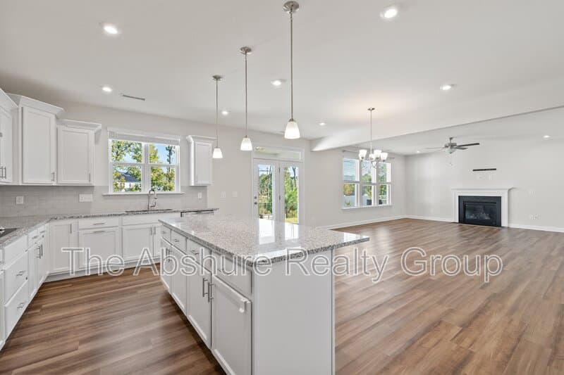 Fuquay-Varina House: 1511 Woodland Knoll Court