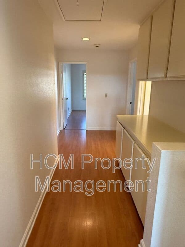 Irvine House: 46 Almador