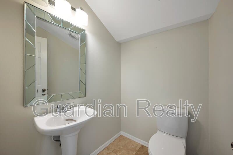 Henderson House: 2485 Sturrock Dr