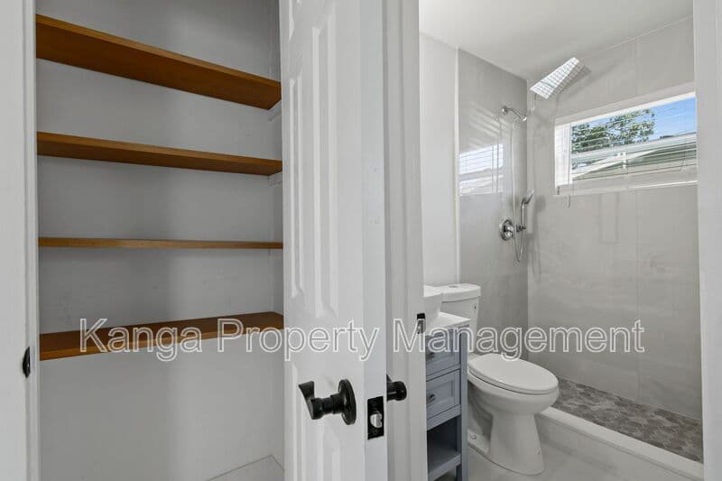 Riviera Beach Condo: 968 W 9th St