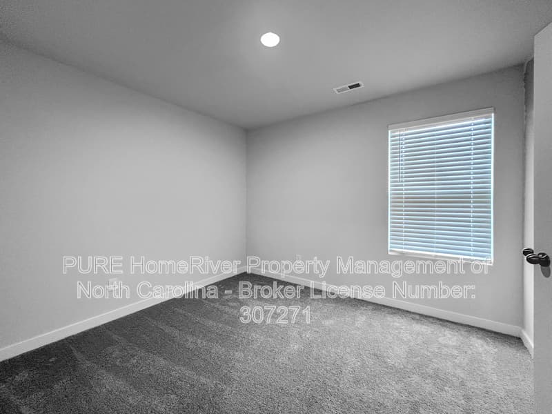 Hickory House: 2957 31st St Ln NE