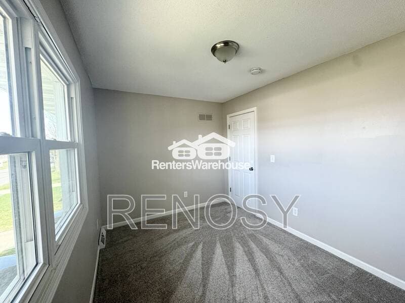 Des Moines House: 4924 Madison Ave