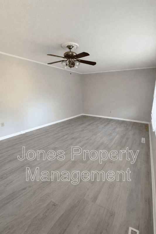 Thomasville House: 152 Leonard Drive