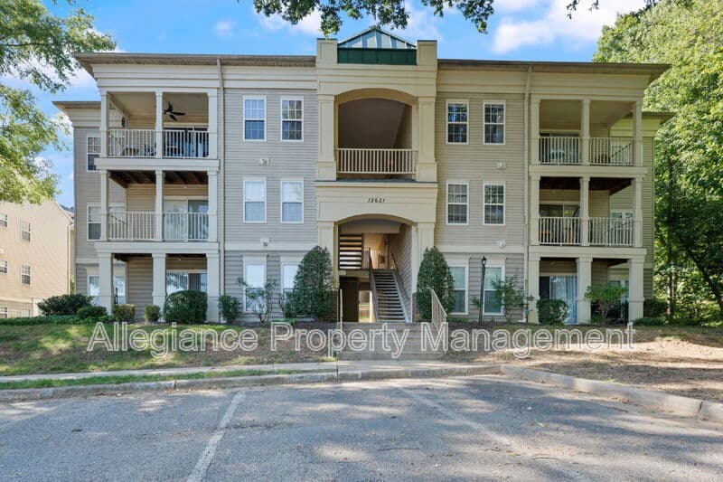 Woodbridge House: 13621 Garfield Place
