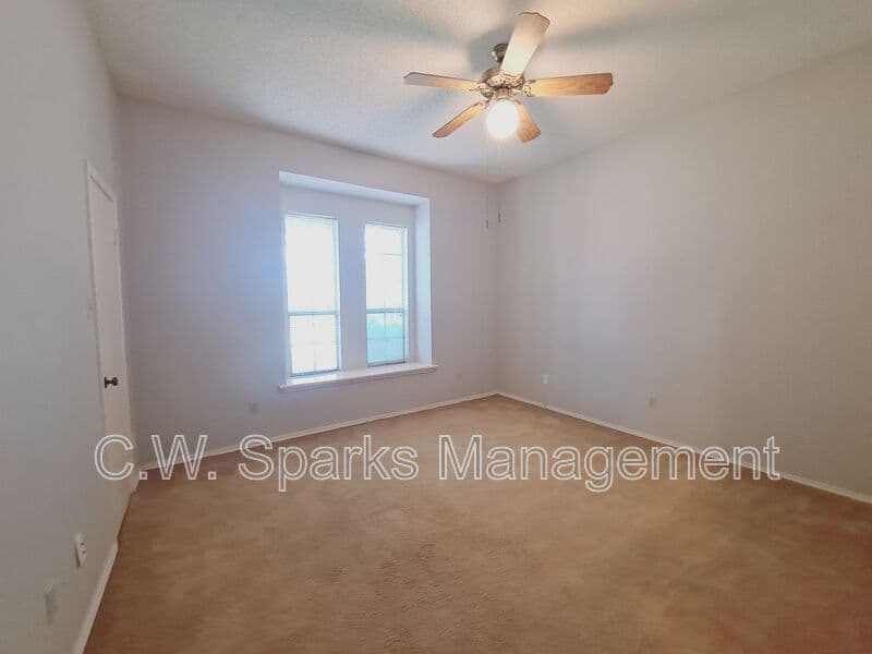 Dallas House: 3917 Saint Christopher Lane