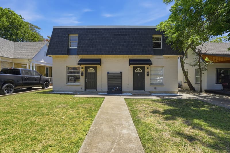 Fort Worth House: 3209 Rogers Avenue