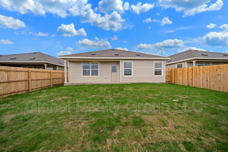 Seguin House: 9105 Navarro Vis