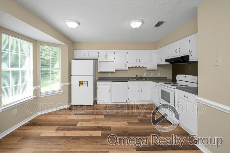 Mobile House: 3020 Barlett Dr