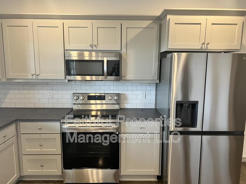 Whitehouse Condo: 19580 Fonda 2