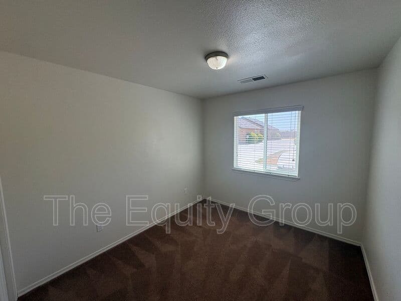 Tulare House: 2109 Bella Oaks Drive