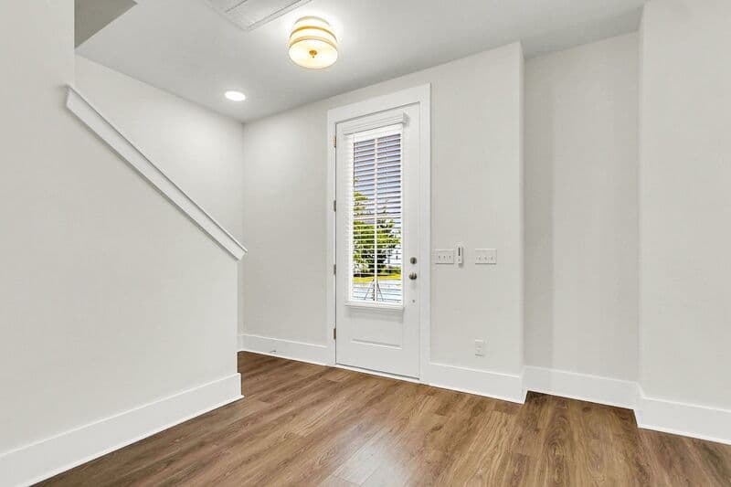 Summerville Townhome: 254 Symphony Ave