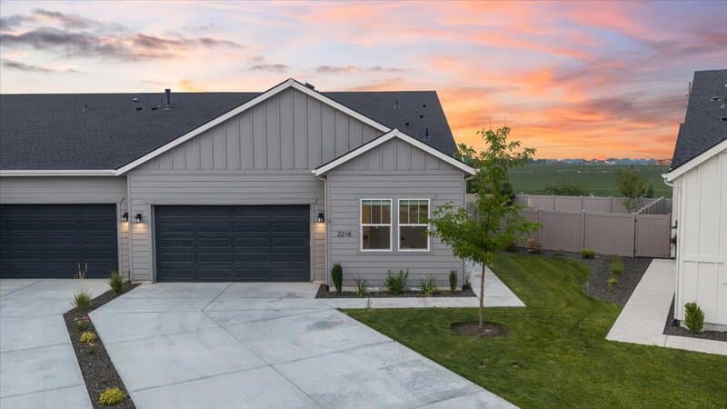 Star House: 2218 North Leatherwood Avenue